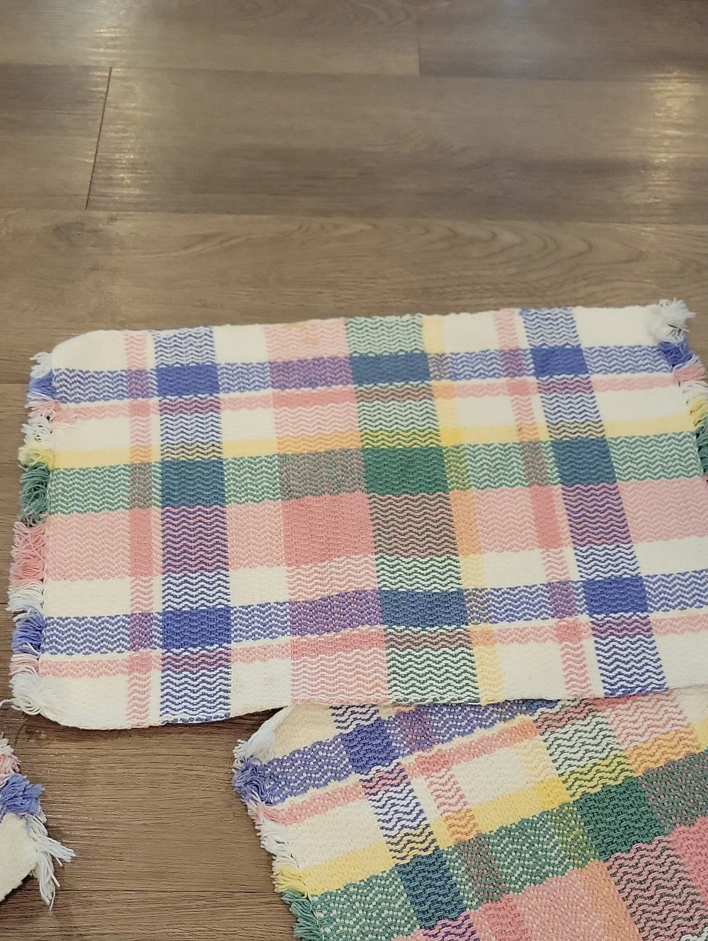 Pier 1 Spring Place Setting Set Of 4